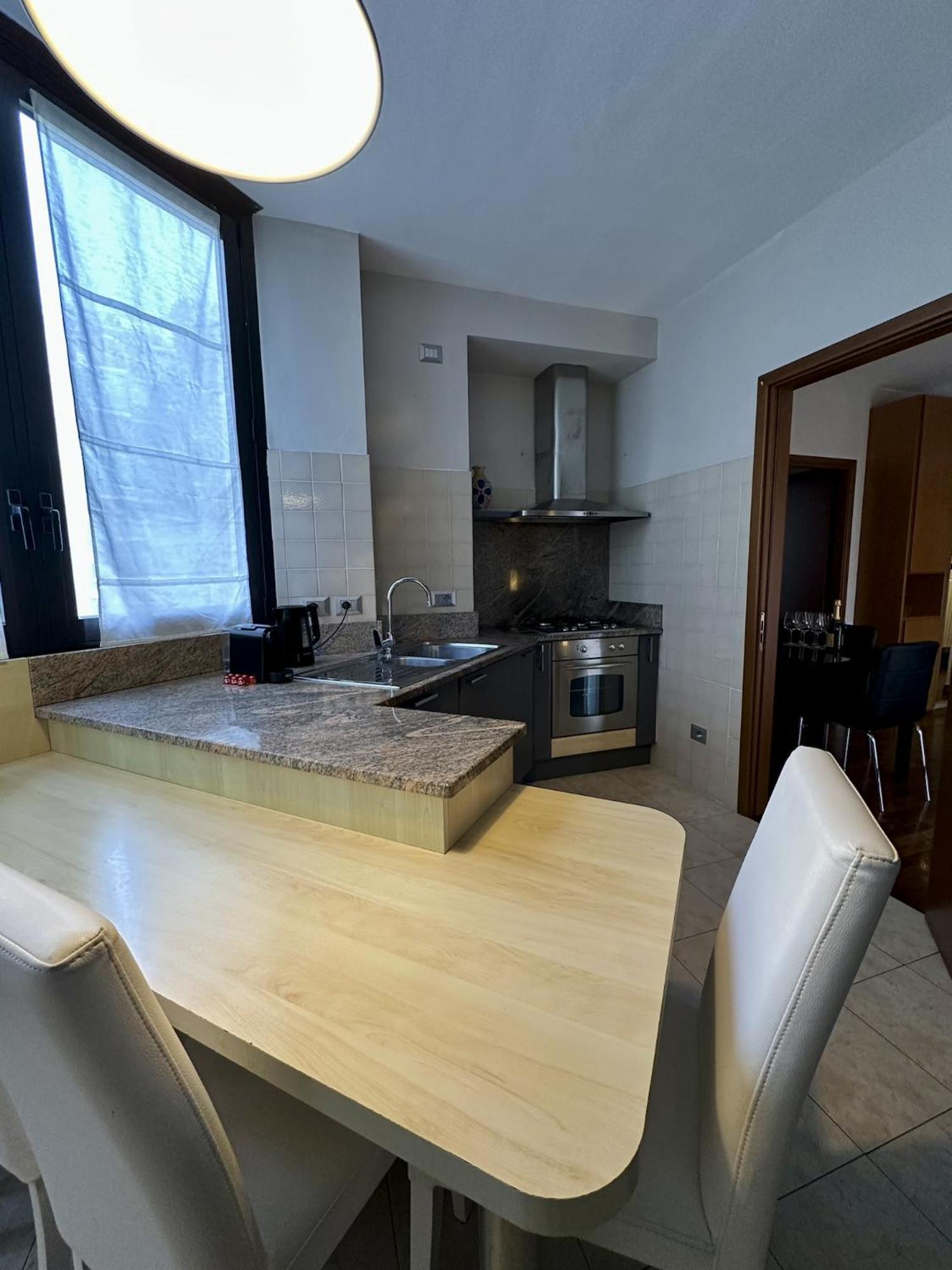 King Apartment Milano Bocconi Milão Exterior foto