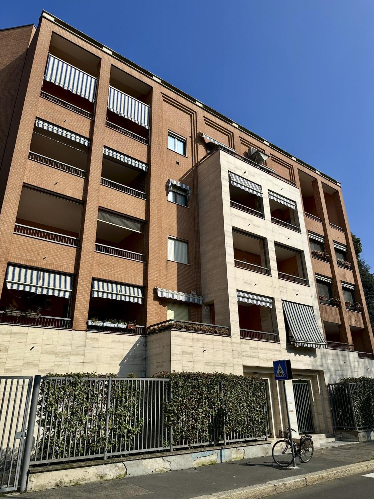 King Apartment Milano Bocconi Milão Exterior foto